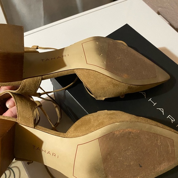 Tahari heels. Size 9.5 - Picture 3 of 4